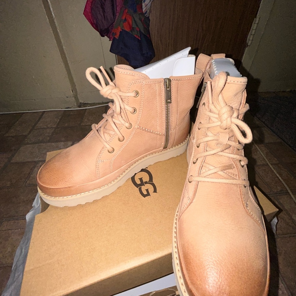 Ugg woman deconstructed lace size 8